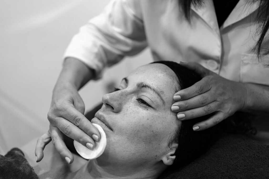 naa-bw-crop-beautician-cleaning-face-of-client-with-skin-2025-03-27-00-58-15-utc